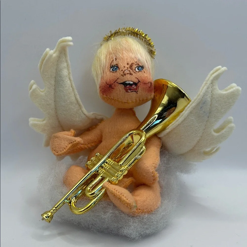 Annalee Angel cherub with gold horn